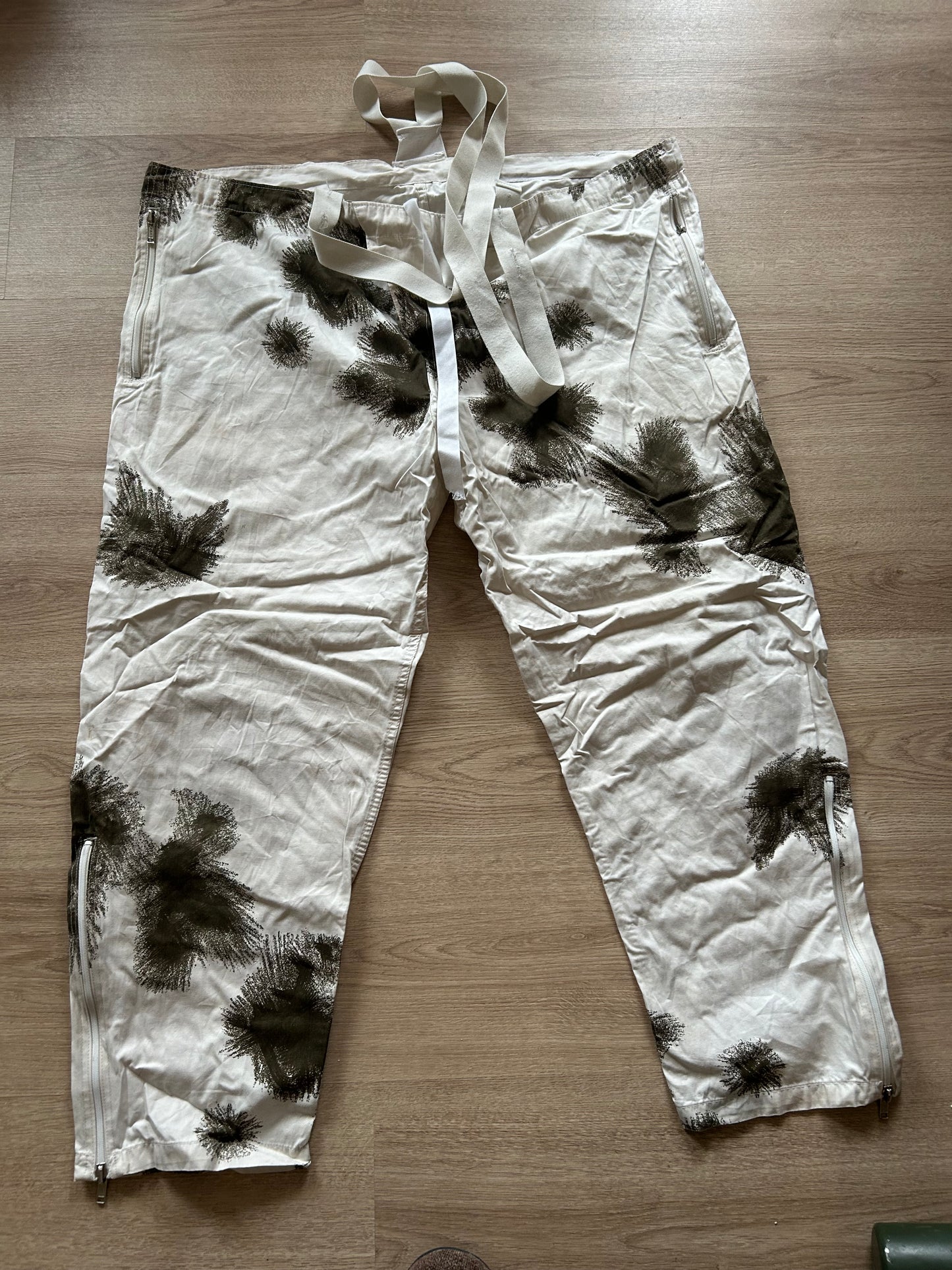 German Schneetarn Set with Canteens