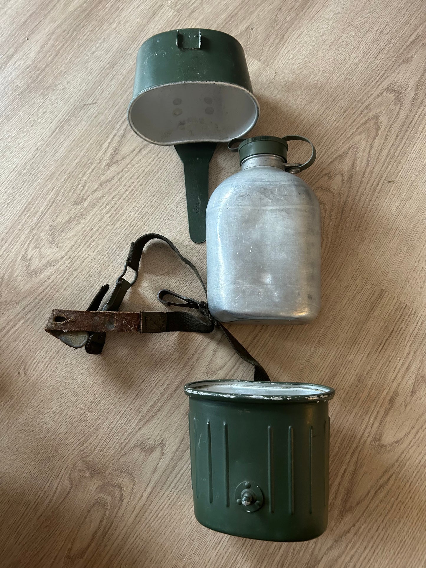 German Schneetarn Set with Canteens